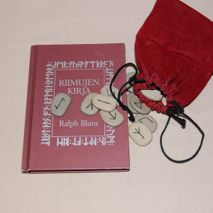 Ralph Blum Riimujen kirja (riimukivet mukana)